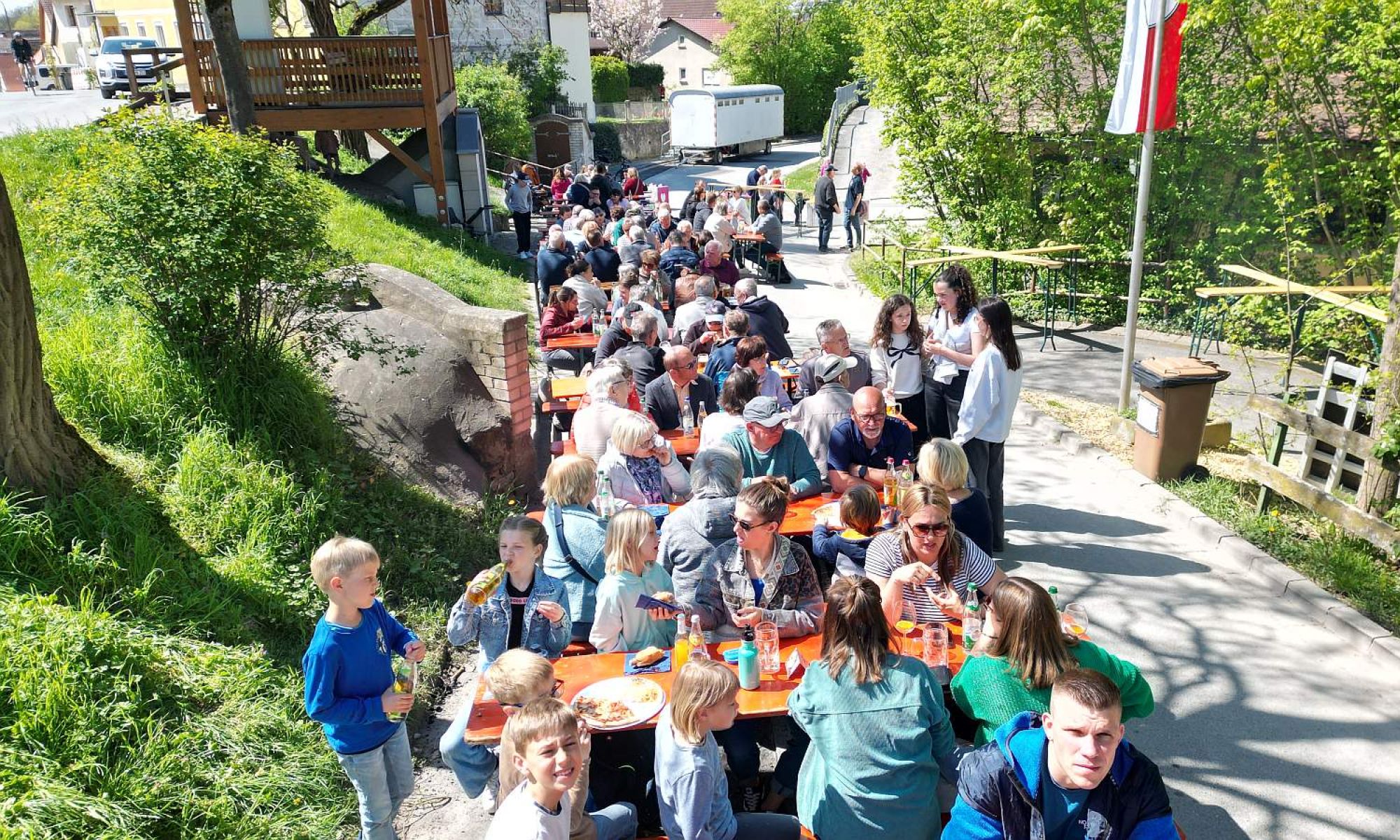 Sommeressen im Felsenkellerverein Lonnerstadt: Volles Haus und beste Stimmung